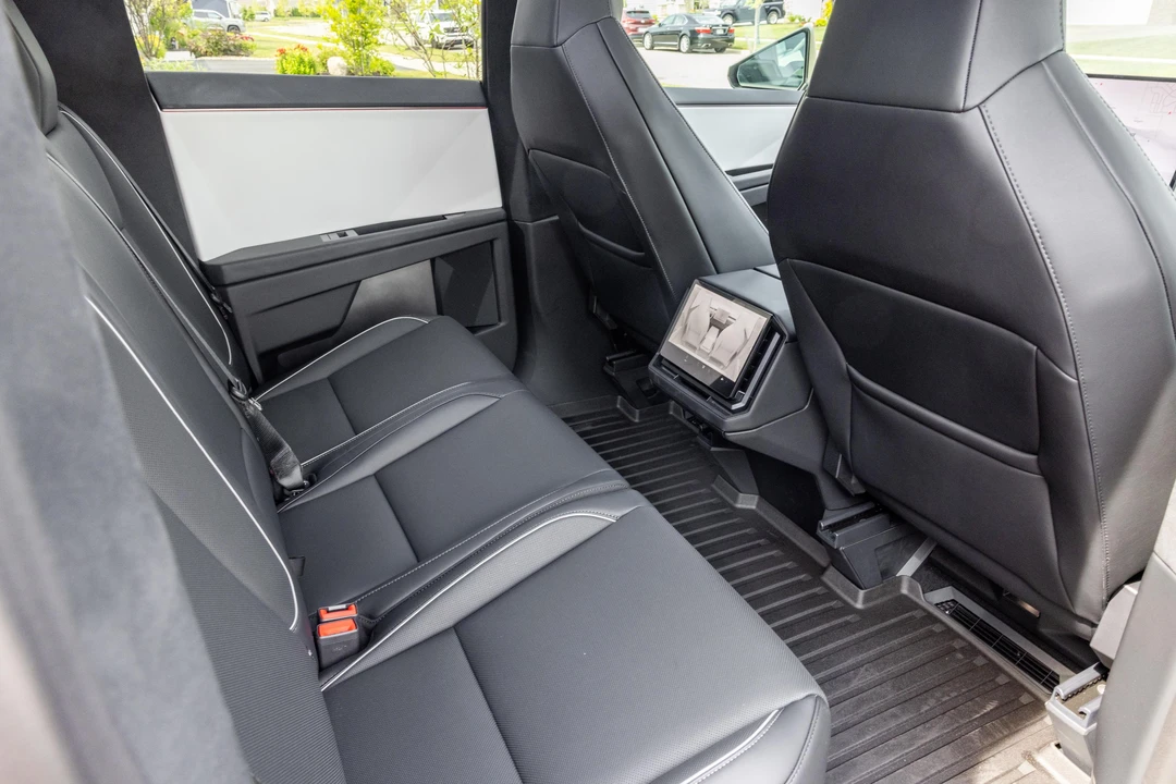 2024 Tesla Cybertruck - Image 28 of 31