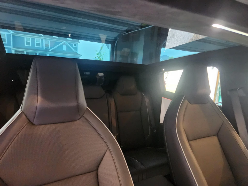 2024 Tesla Cybertruck - Image 25 of 31