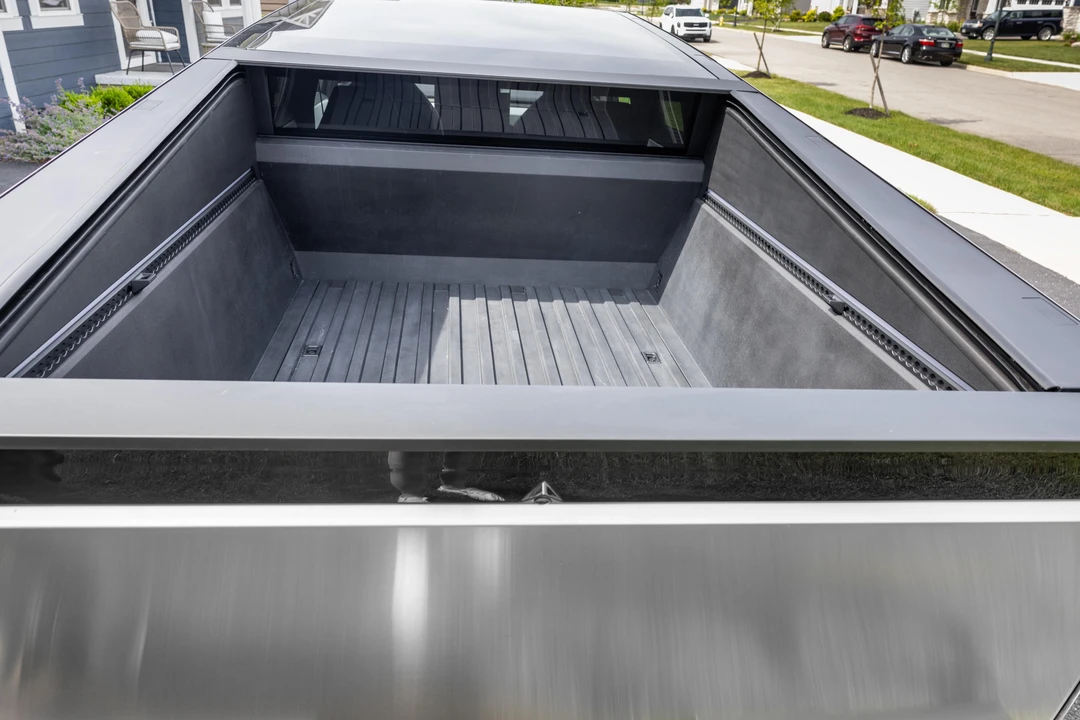 2024 Tesla Cybertruck - Image 14 of 31