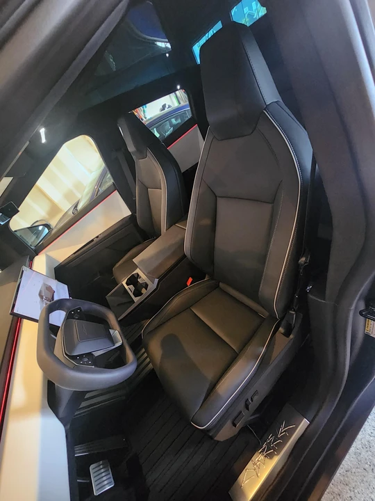 2024 Tesla Cybertruck - Image 23 of 31