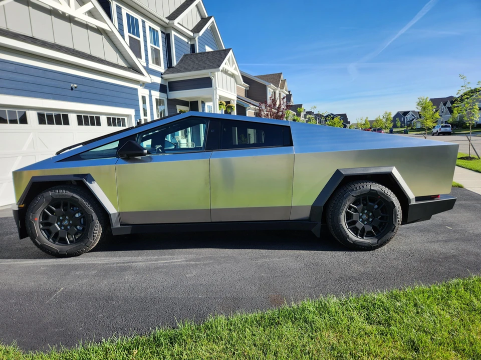 2024 Tesla Cybertruck - Image 8 of 31