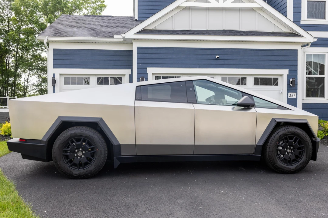 2024 Tesla Cybertruck - Image 11 of 31