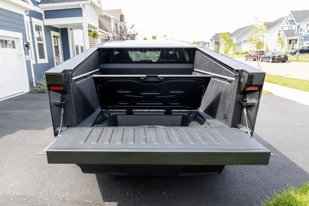 2024 Tesla Cybertruck - Image 15 of 31