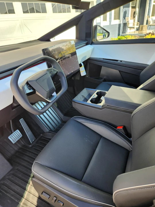 2024 Tesla Cybertruck - Image 30 of 31