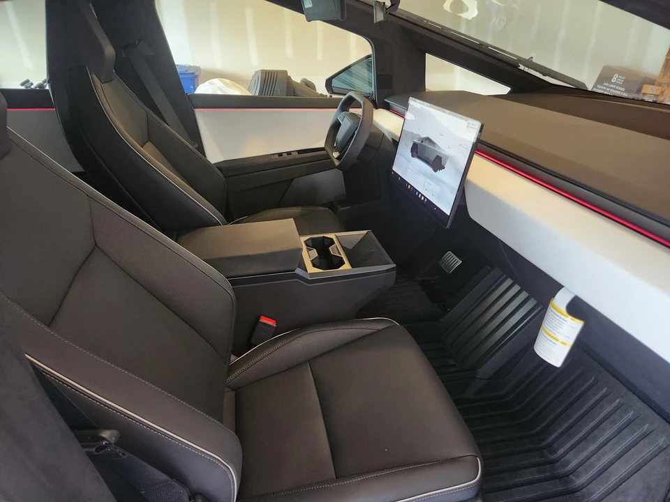 2024 Tesla Cybertruck - Image 24 of 31