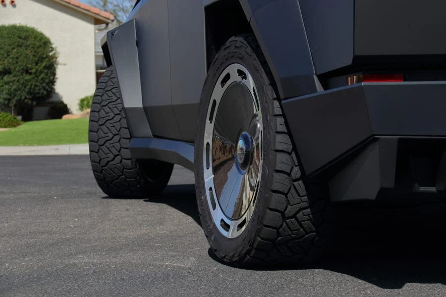 2024 Tesla Cybertruck - Image 13 of 31