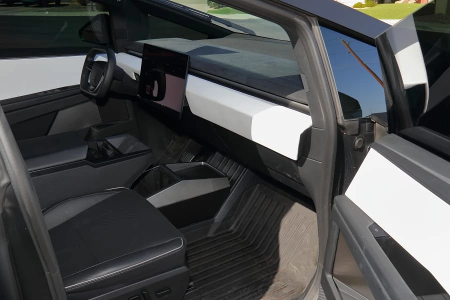 2024 Tesla Cybertruck - Image 29 of 31