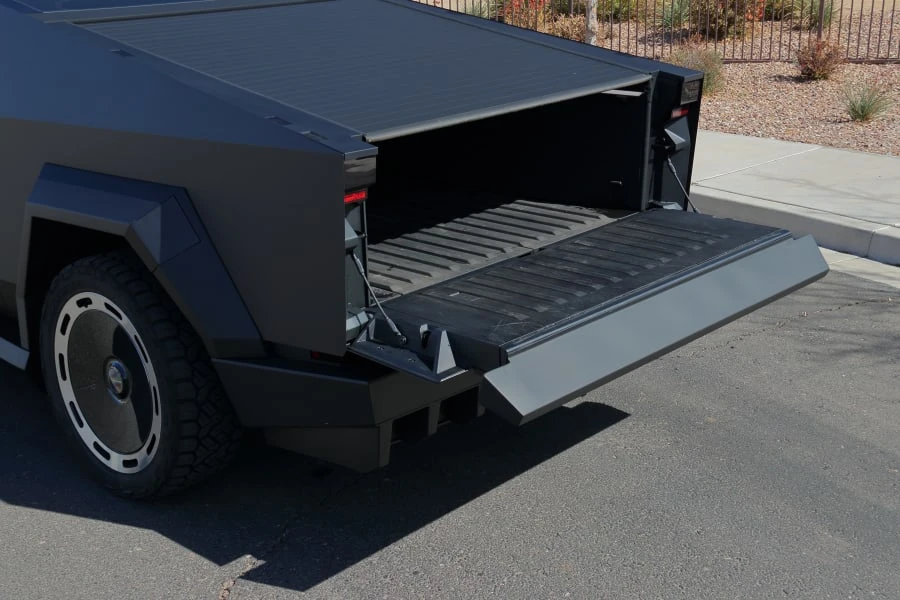 2024 Tesla Cybertruck - Image 20 of 31