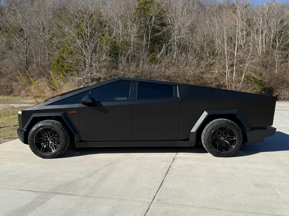 2024 Tesla Cybertruck - Image 8 of 12