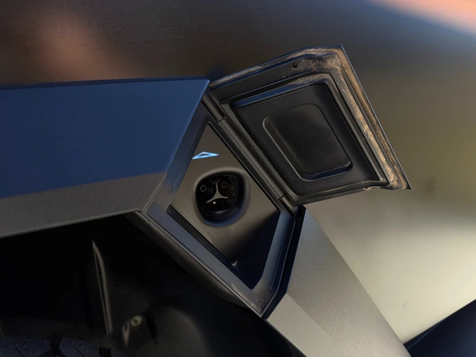 2024 Tesla Cybertruck - Image 11 of 12