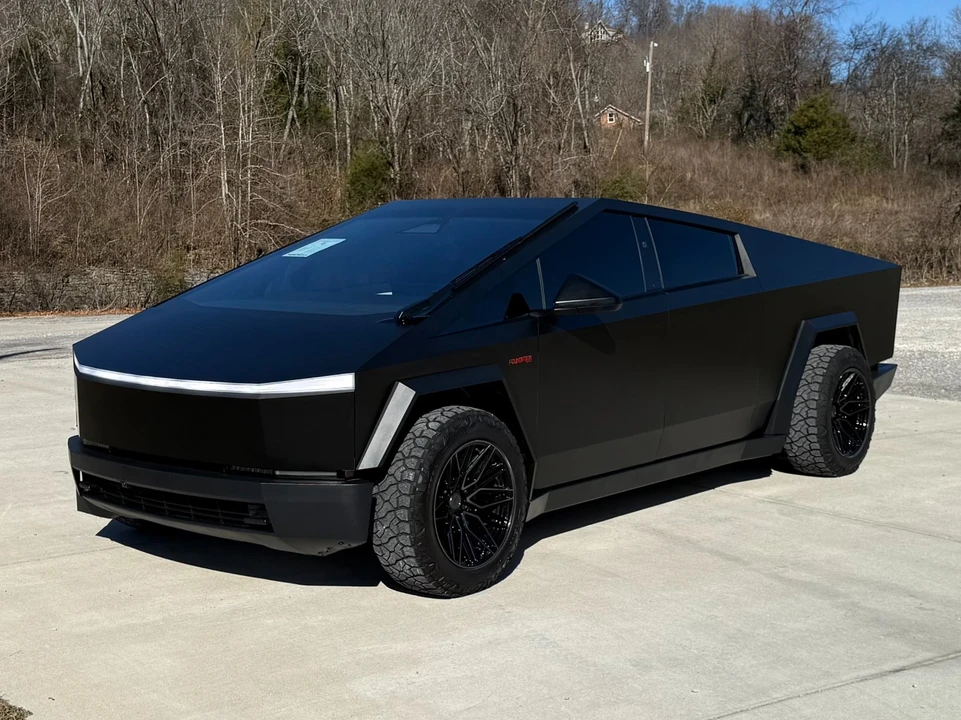 2024 Tesla Cybertruck - Image 2 of 12