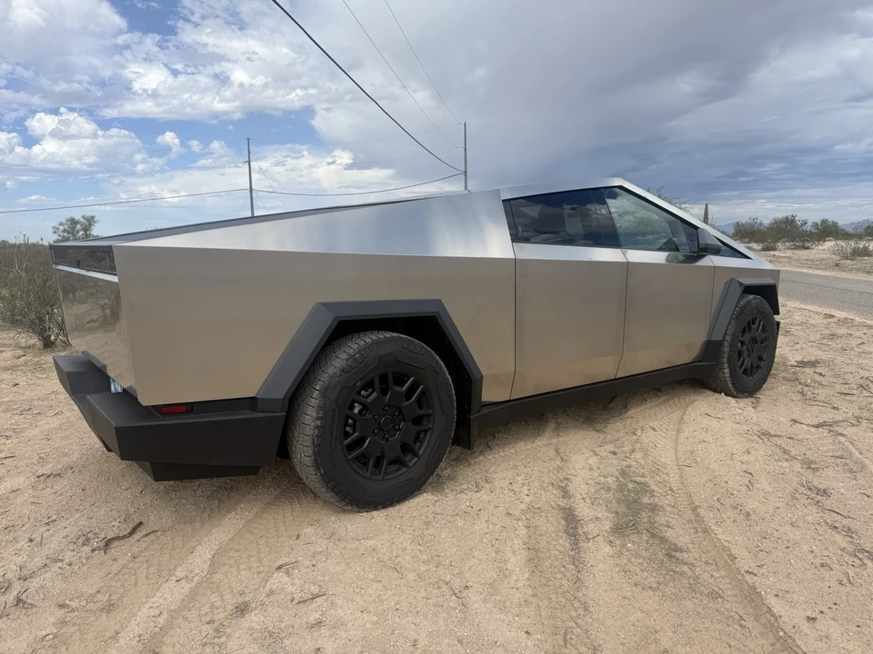 2024 Tesla Cybertruck - Image 4 of 10