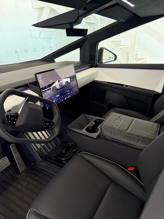 2024 Tesla Cybertruck - Image 6 of 10