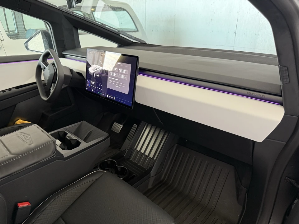 2024 Tesla Cybertruck - Image 9 of 10
