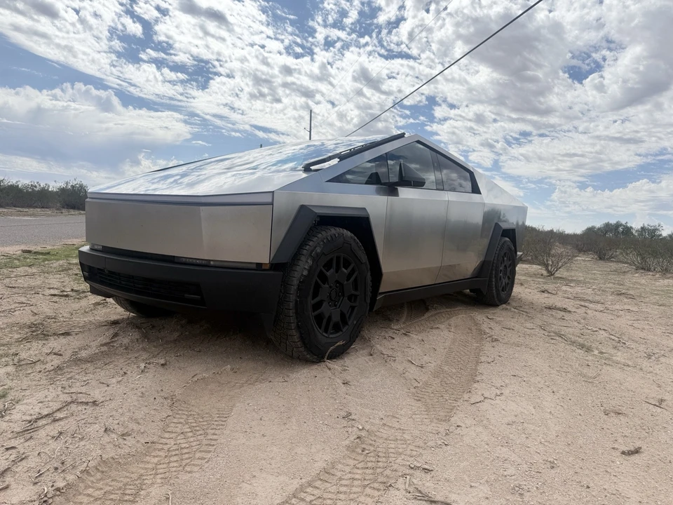 2024 Tesla Cybertruck - Image 5 of 10
