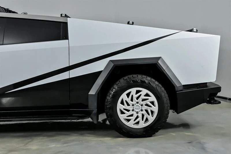 2024 Tesla Cybertruck - Image 9 of 21