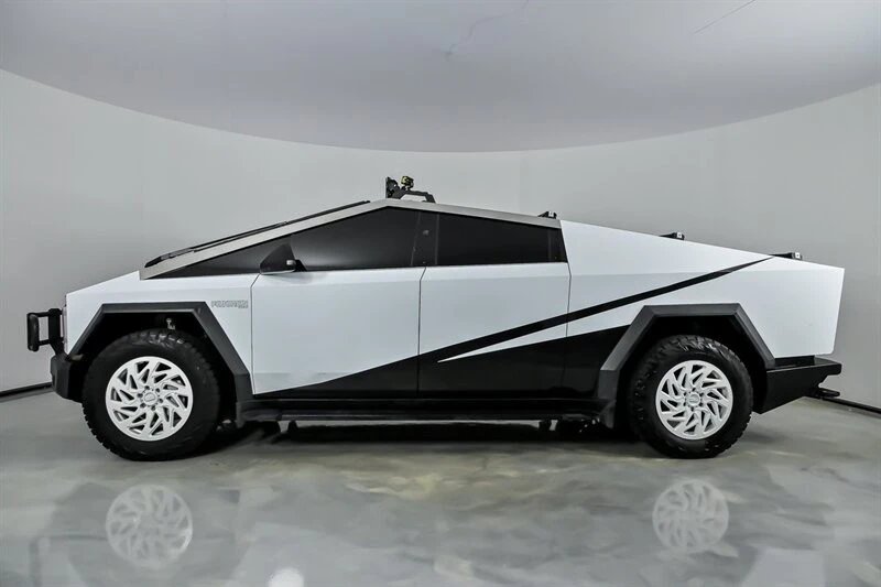 2024 Tesla Cybertruck - Image 8 of 21