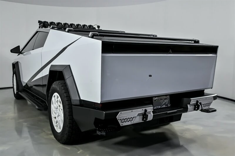 2024 Tesla Cybertruck - Image 10 of 21