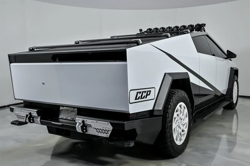 2024 Tesla Cybertruck - Image 12 of 21