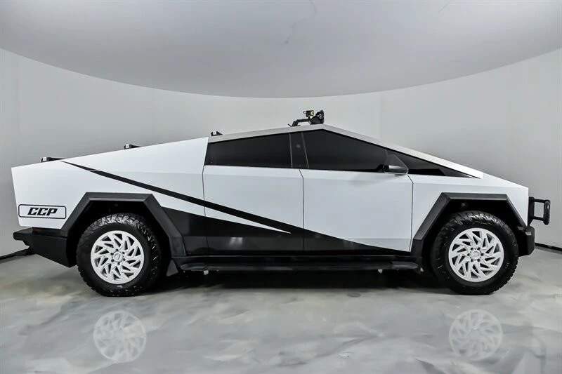 2024 Tesla Cybertruck - Image 14 of 21