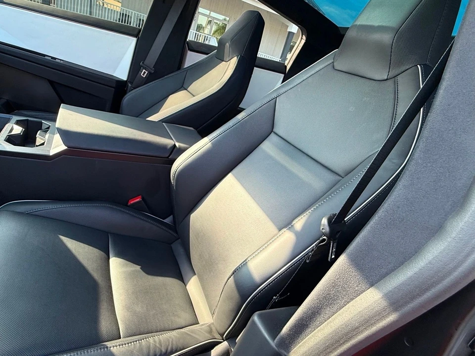 2024 Tesla Cybertruck - Image 2 of 12