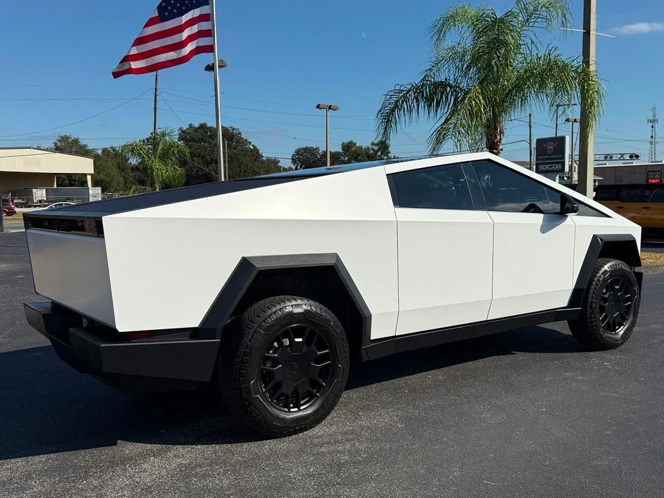 2024 Tesla Cybertruck - Image 12 of 12