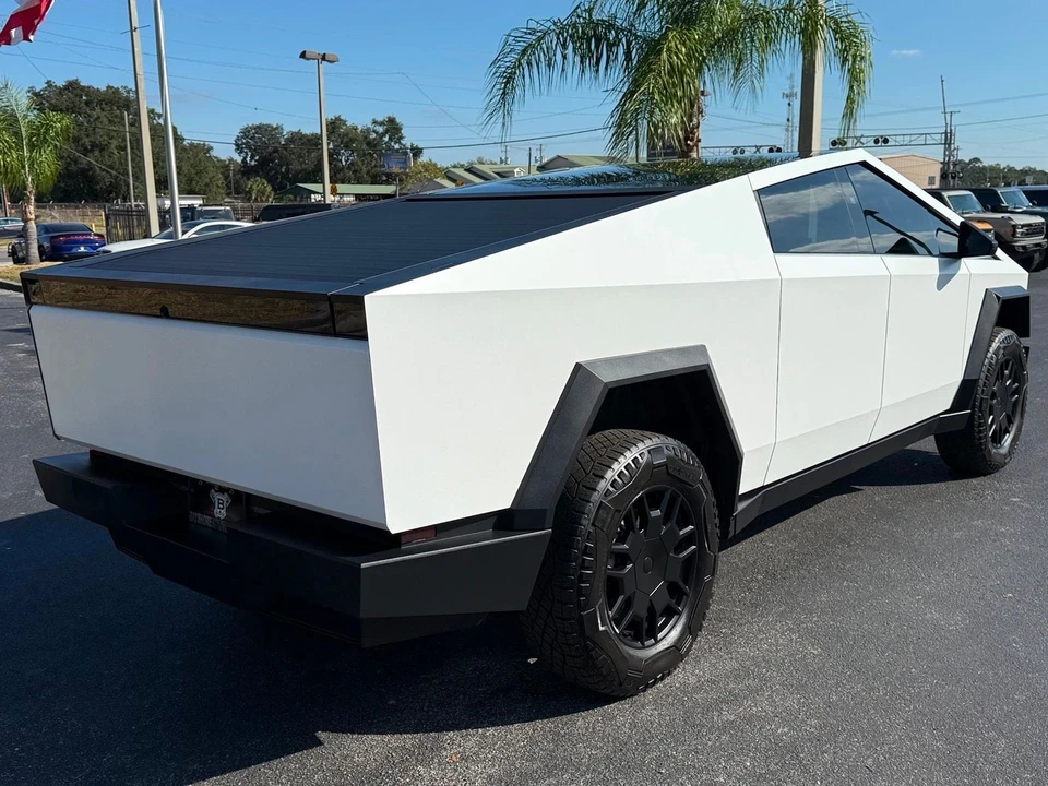 2024 Tesla Cybertruck - Image 11 of 12