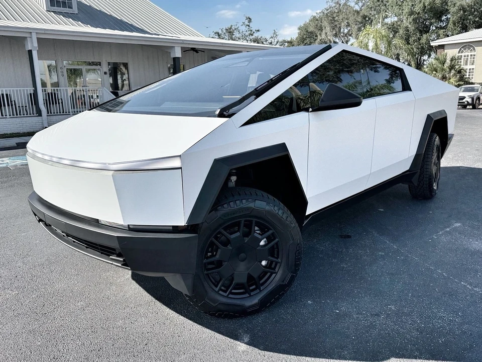 2024 Tesla Cybertruck - Image 3 of 12