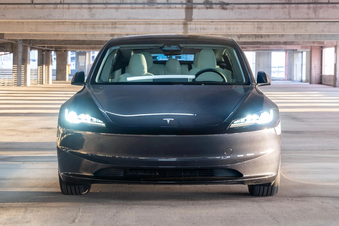 2024 Tesla Model 3 - Image 2 of 31