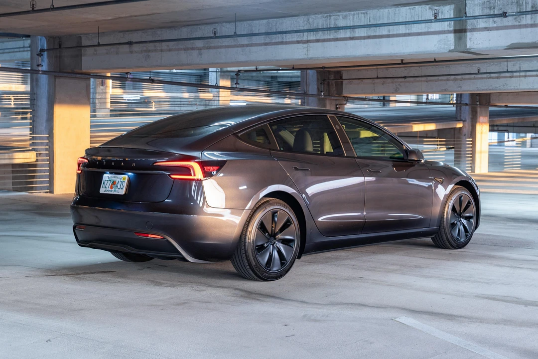 2024 Tesla Model 3 - Image 4 of 31