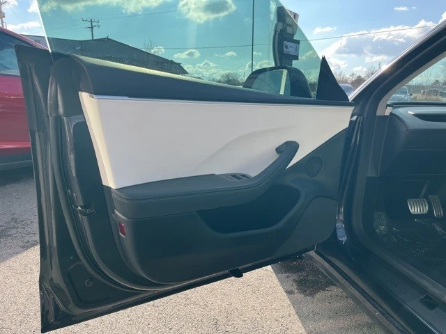 2024 Tesla Model 3 Performance - Image 11 of 21