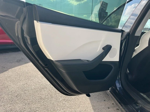 2024 Tesla Model 3 Performance - Image 15 of 21