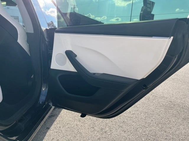 2024 Tesla Model 3 Performance - Image 19 of 21
