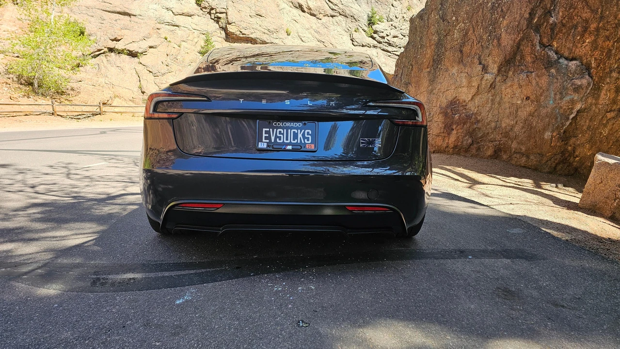 2024 Tesla Model 3 Performance - Image 22 of 31