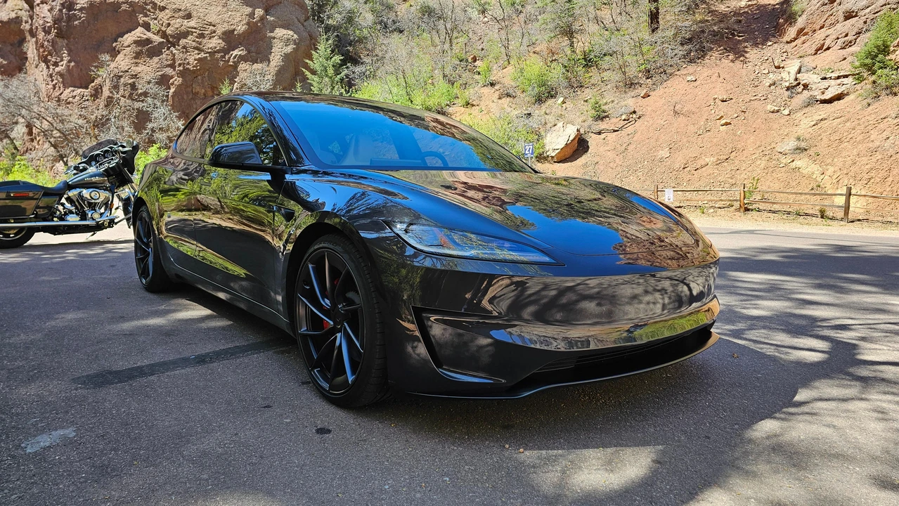 2024 Tesla Model 3 Performance - Image 29 of 31