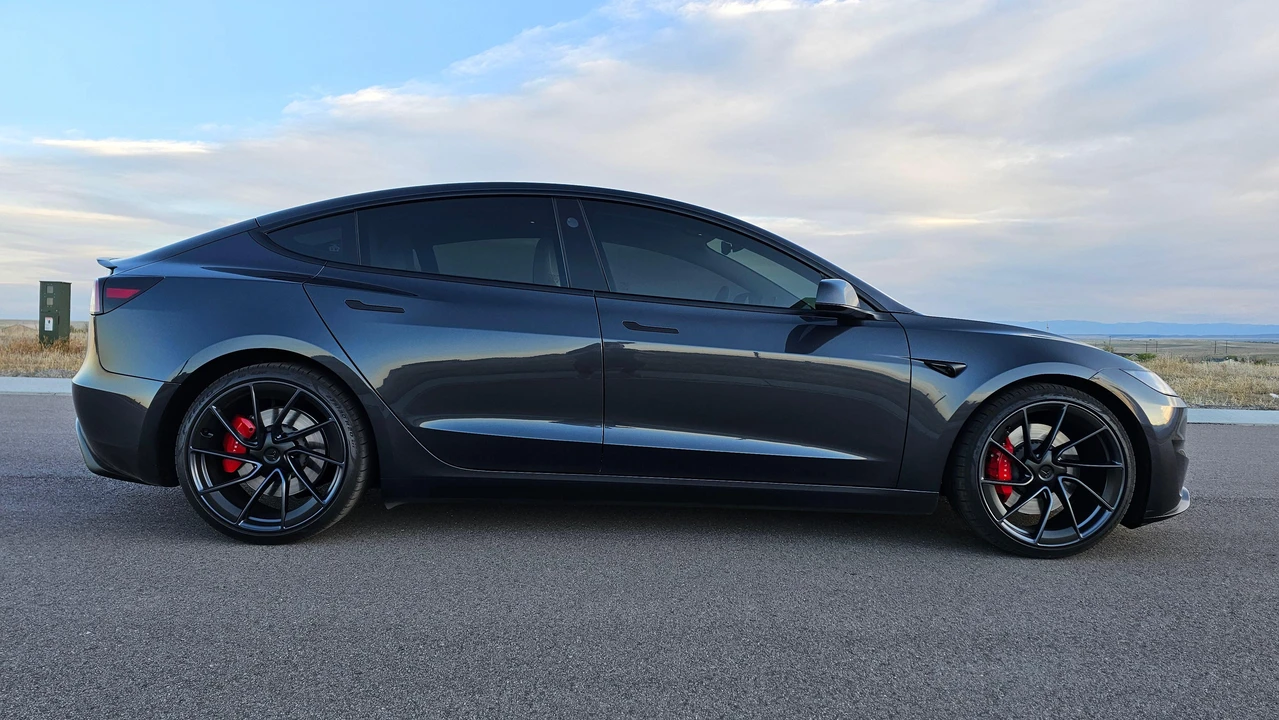 2024 Tesla Model 3 Performance - Image 28 of 31