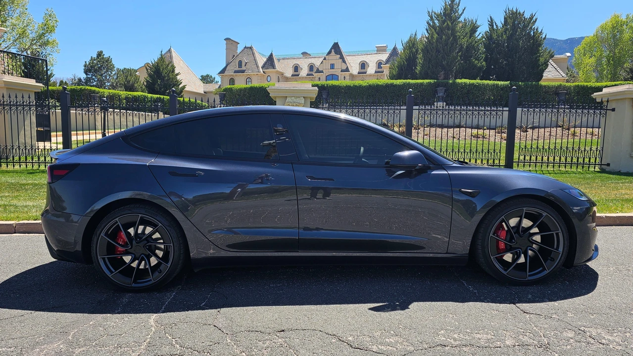 2024 Tesla Model 3 Performance - Image 27 of 31