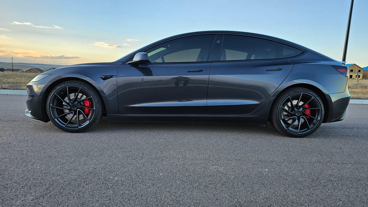 2024 Tesla Model 3 Performance - Image 16 of 31