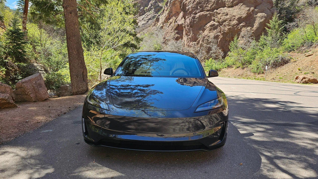 2024 Tesla Model 3 Performance - Image 7 of 31