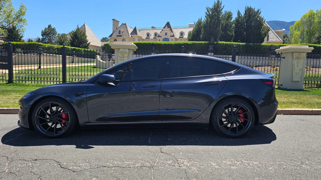 2024 Tesla Model 3 Performance - Image 15 of 31