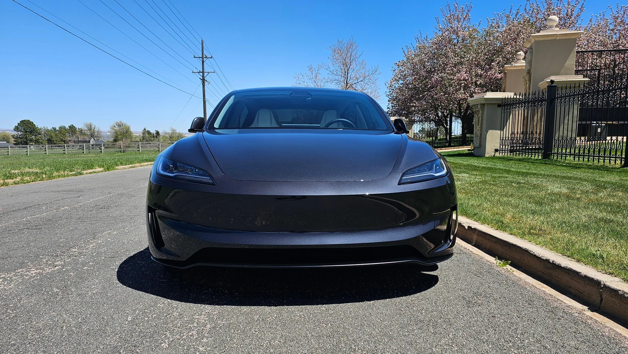 2024 Tesla Model 3 Performance - Image 6 of 31