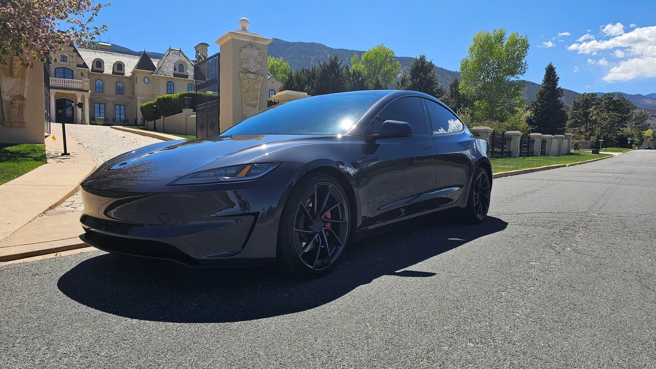 2024 Tesla Model 3 Performance - Image 9 of 31