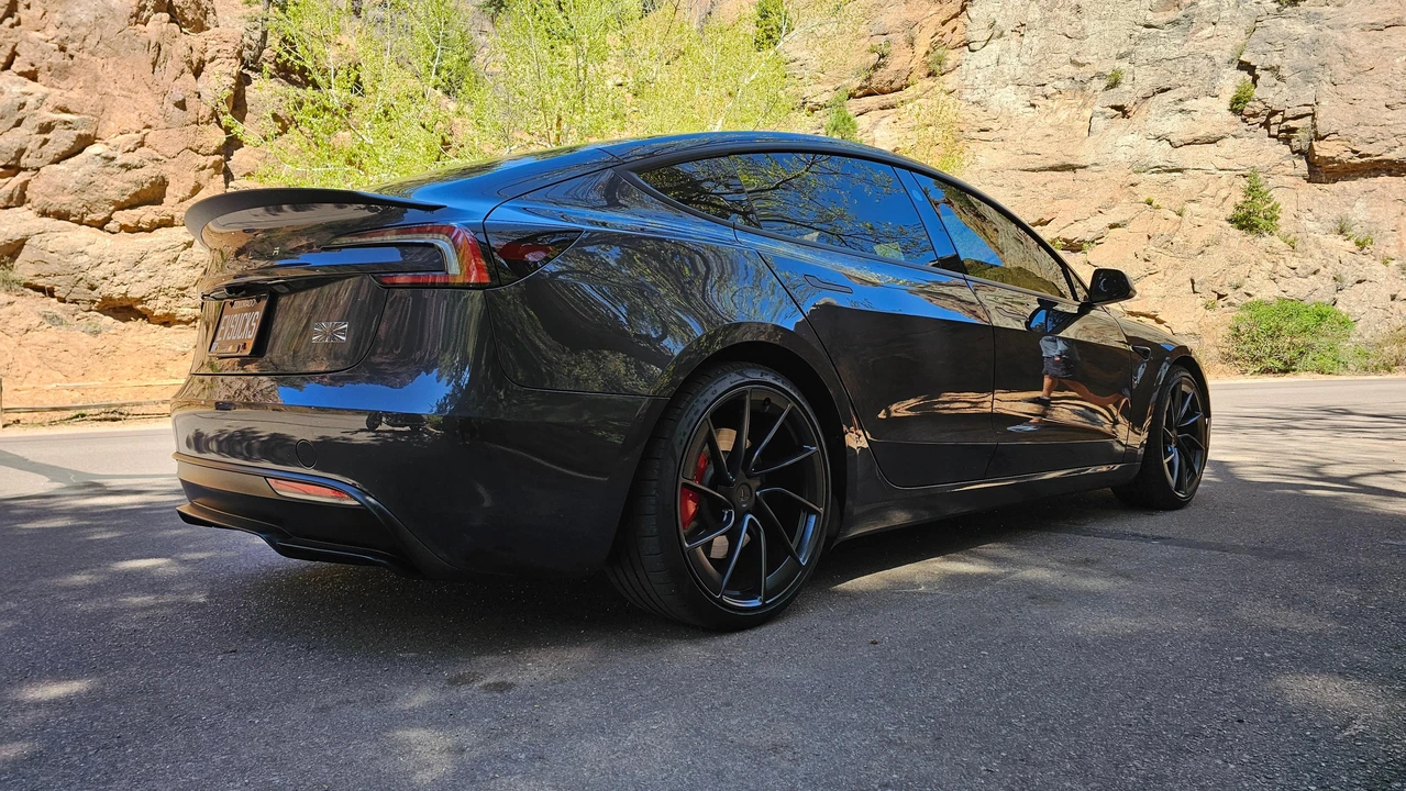 2024 Tesla Model 3 Performance - Image 26 of 31