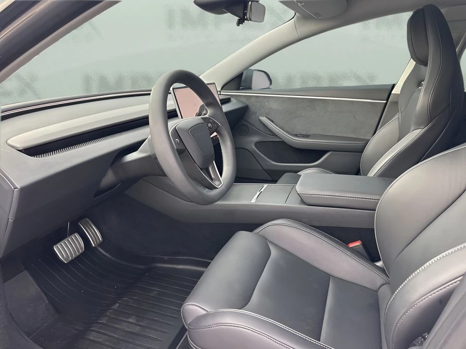2024 Tesla Model 3 Performance - Image 9 of 12