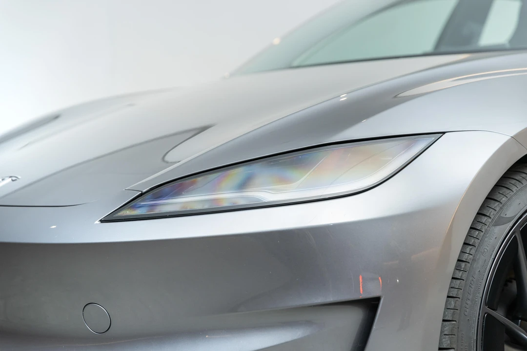 2024 Tesla Model 3 Performance - Image 13 of 31