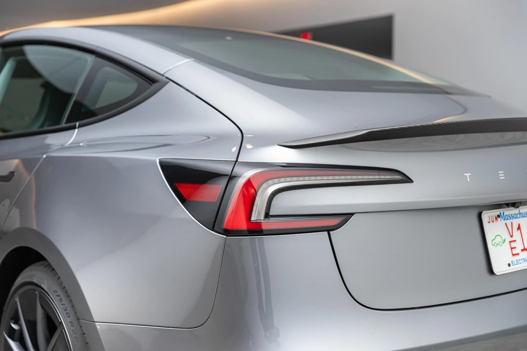 2024 Tesla Model 3 Performance - Image 18 of 31