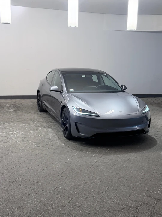 2024 Tesla Model 3 Performance - Image 11 of 31