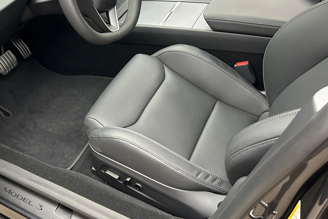2024 Tesla Model 3 Performance - Image 25 of 31
