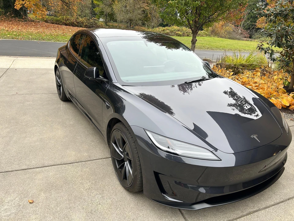 2024 Tesla Model 3 Performance - Image 14 of 31