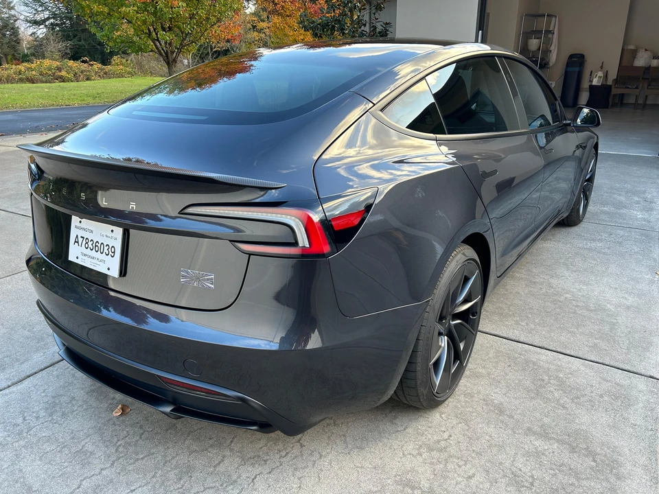 2024 Tesla Model 3 Performance - Image 11 of 31